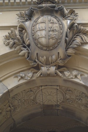 Wappen über dem Haupteingang